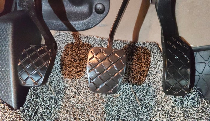 2017 Volkswagen Ameo HIGHLINE1.2L PLUS 16 ALLOY, Petrol, Manual, 95,740 km, Pedals