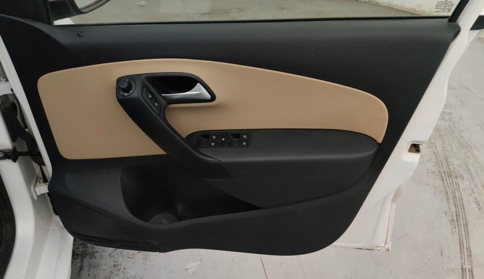 2017 Volkswagen Ameo HIGHLINE1.2L PLUS 16 ALLOY, Petrol, Manual, 95,740 km, Driver Side Door Panels Control