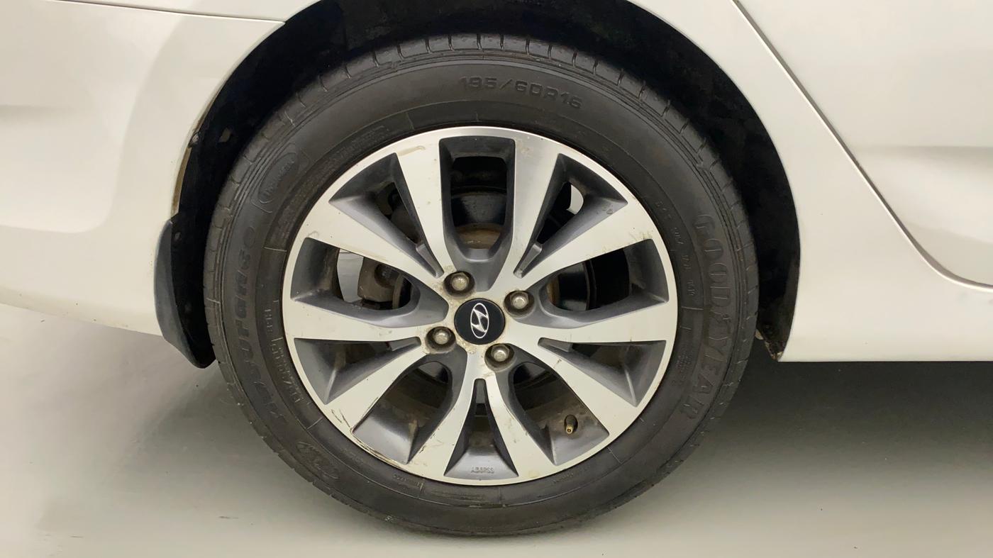 2014 Hyundai Verna FLUIDIC 1.6 VTVT SX, Petrol, Manual, 72,116 km, Right Rear Wheel