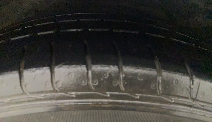 2014 Hyundai Verna FLUIDIC 1.6 VTVT SX, Petrol, Manual, 72,116 km, Left Front Tyre Tread