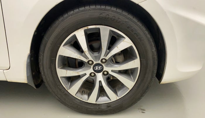 2014 Hyundai Verna FLUIDIC 1.6 VTVT SX, Petrol, Manual, 72,116 km, Right Front Wheel