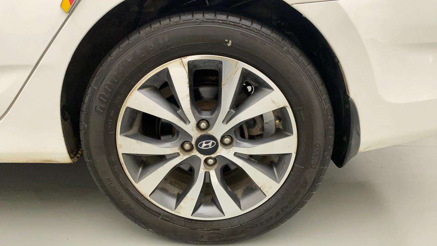 2014 Hyundai Verna FLUIDIC 1.6 VTVT SX, Petrol, Manual, 72,116 km, Left Rear Wheel