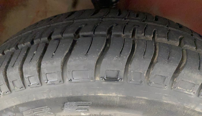 2017 Maruti Alto 800 LXI, Petrol, Manual, 17,675 km, Right Front Tyre Tread
