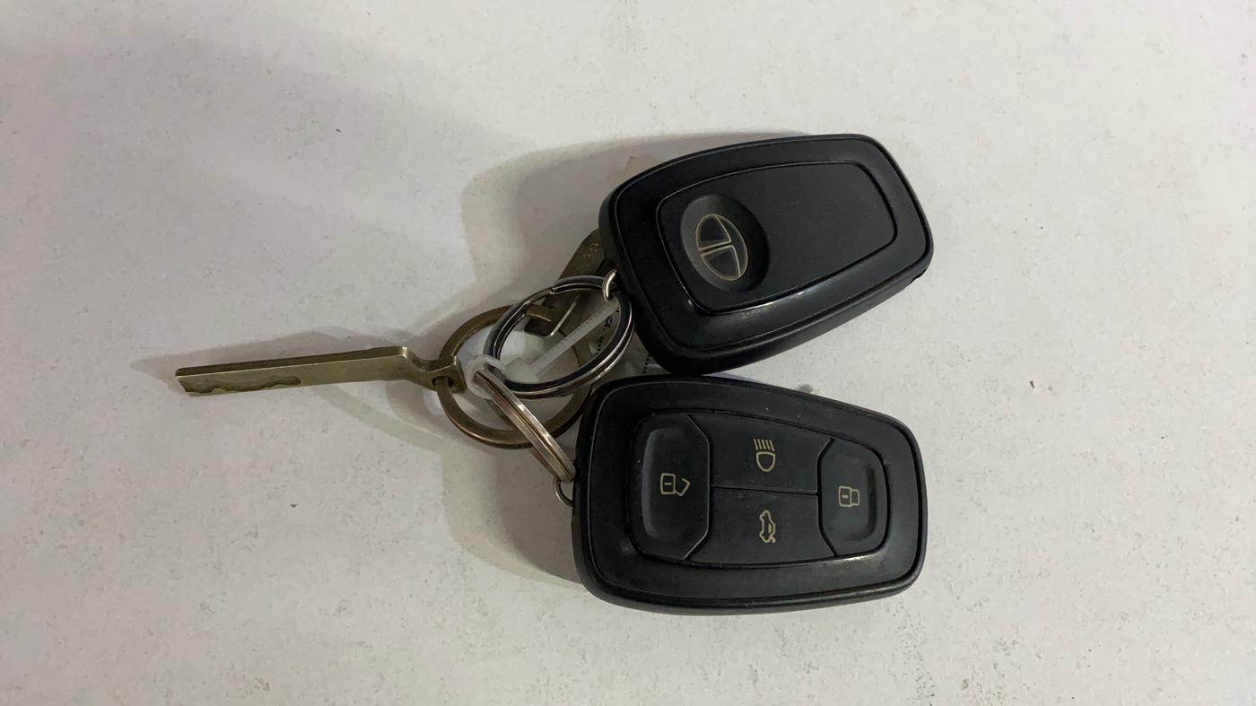 2017 Tata NEXON XZ PLUS PETROL, Petrol, Manual, 16,937 km, Key Close Up