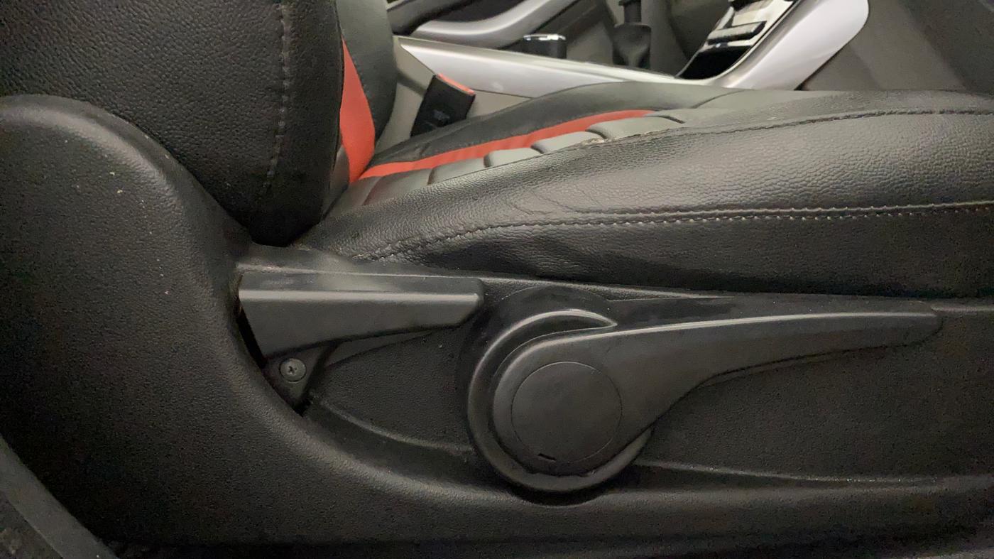 2017 Tata NEXON XZ PLUS PETROL, Petrol, Manual, 16,937 km, Driver Side Adjustment Panel