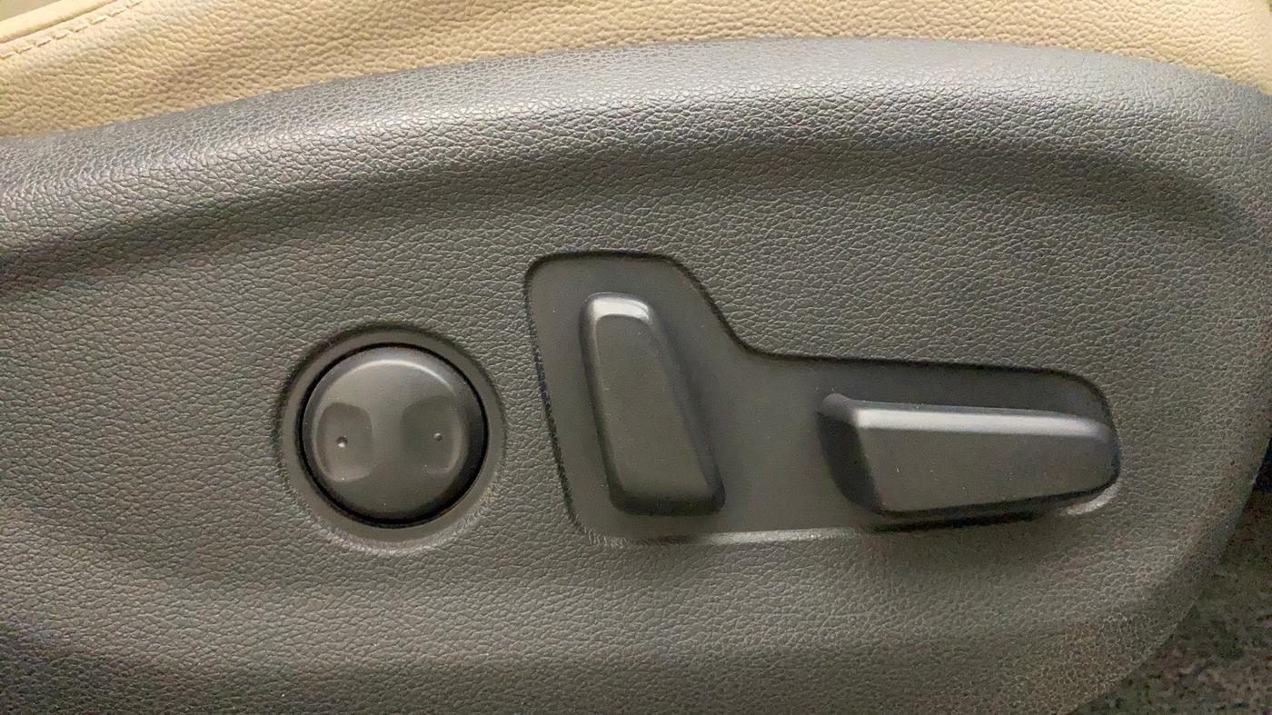 2019 Hyundai Tucson GL (O) 2WD AT PETROL, Petrol, Automatic, 1,14,846 km, Driver Side Adjustment Panel