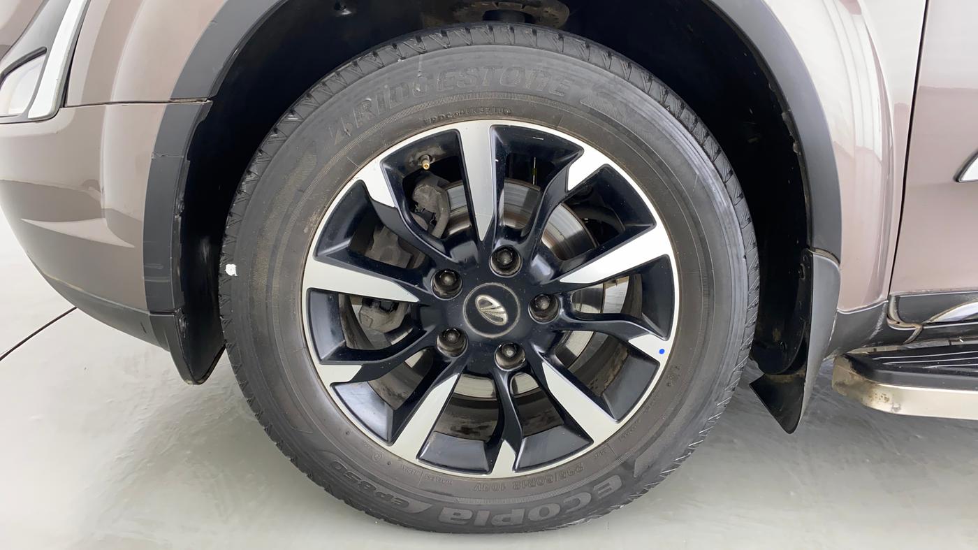 2019 Mahindra XUV500 W11 (O) AT, Diesel, Automatic, 57,685 km, Left Front Wheel