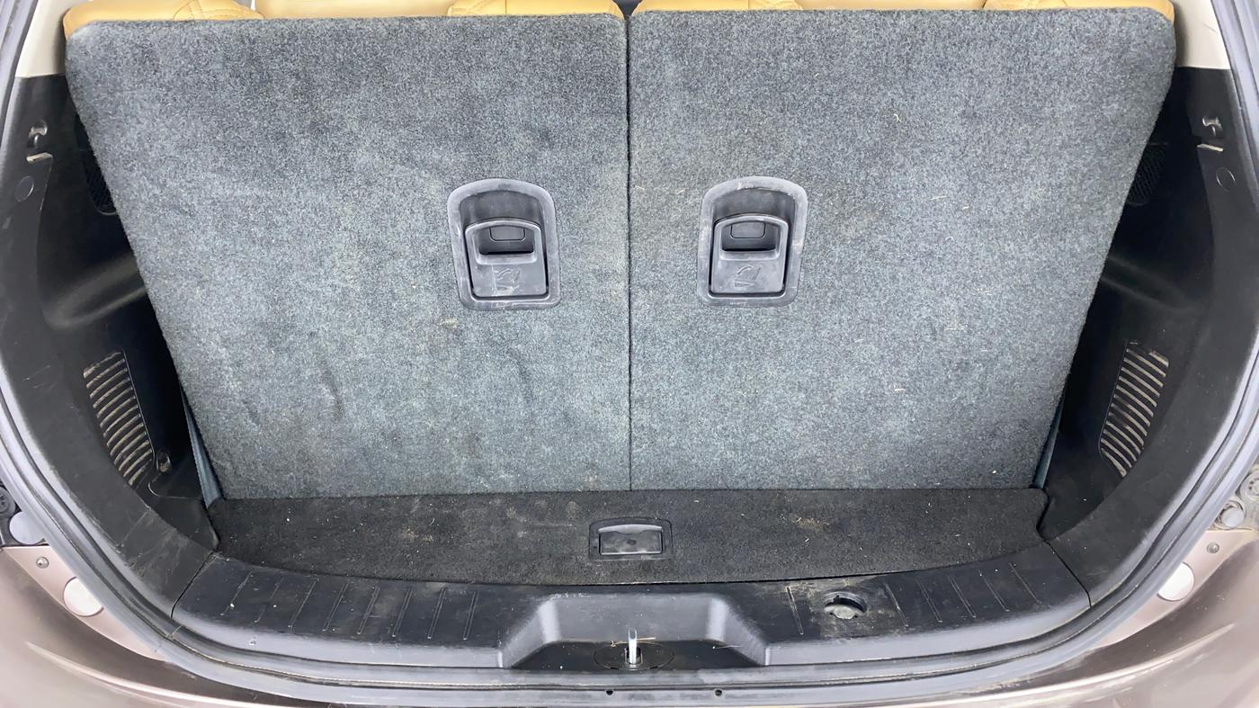 2019 Mahindra XUV500 W11 (O) AT, Diesel, Automatic, 57,685 km, Boot Inside