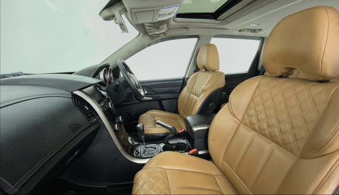 2019 Mahindra XUV500 W11 (O) AT, Diesel, Automatic, 57,685 km, Right Side Front Door Cabin
