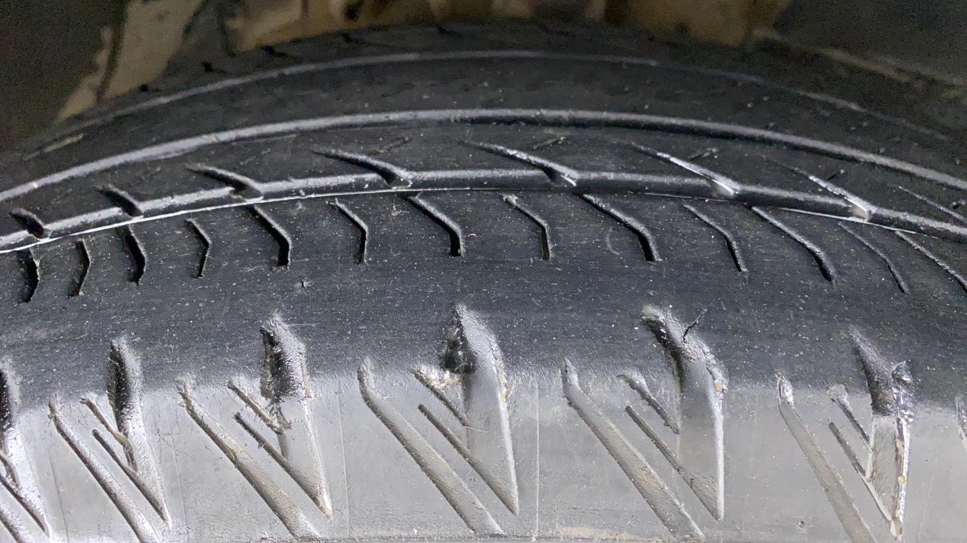 2019 Mahindra XUV500 W11 (O) AT, Diesel, Automatic, 57,685 km, Right Front Tyre Tread