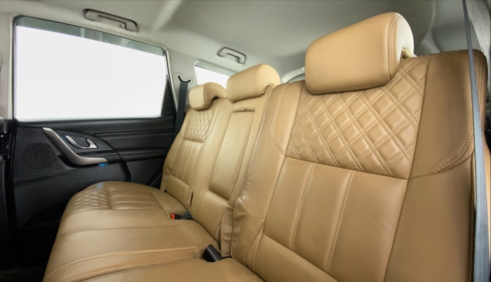 2019 Mahindra XUV500 W11 (O) AT, Diesel, Automatic, 57,685 km, Right Side Rear Door Cabin