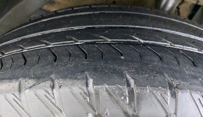 2019 Mahindra XUV500 W11 (O) AT, Diesel, Automatic, 57,685 km, Left Front Tyre Tread