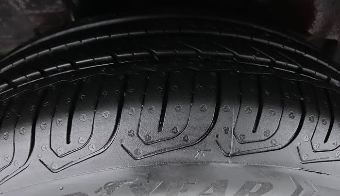 2014 Honda City SV MT PETROL, Petrol, Manual, 30,607 km, Right Rear Tyre Tread