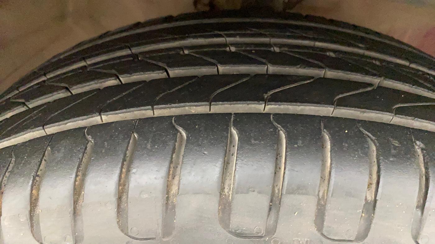 2012 Honda Brio S MT, Petrol, Manual, 49,334 km, Right Front Tyre Tread