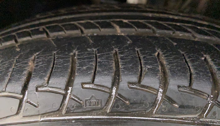 2018 Volkswagen Ameo Trendline 1.0, Petrol, Manual, 11,142 km, Left Front Tyre Tread