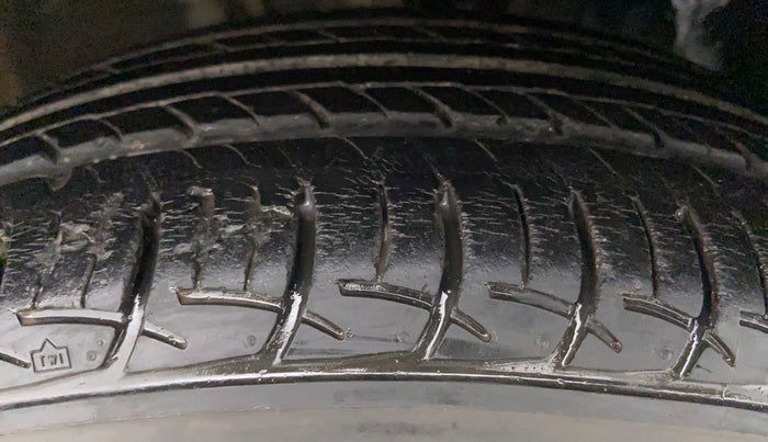 2018 Volkswagen Ameo Trendline 1.0, Petrol, Manual, 11,142 km, Right Front Tyre Tread