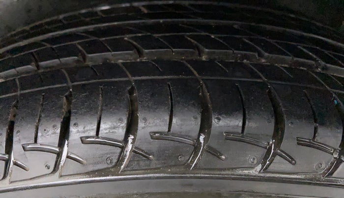 2018 Volkswagen Ameo Trendline 1.0, Petrol, Manual, 11,142 km, Left Rear Tyre Tread