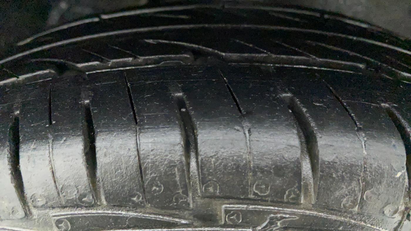 2019 Maruti Alto 800 VXI, Petrol, Manual, 20,099 km, Right Front Tyre Tread