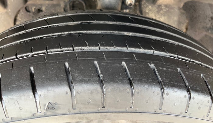 2013 Ford Ecosport TREND 1.5L PETROL, Petrol, Manual, 1,00,513 km, Left Front Tyre Tread