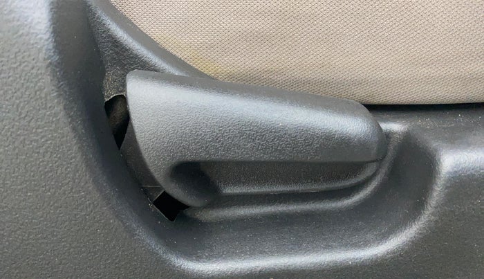 2016 Maruti Wagon R 1.0 VXI  ABS-AIRBAG, Petrol, Manual, 1,18,012 km, Driver Side Adjustment Panel