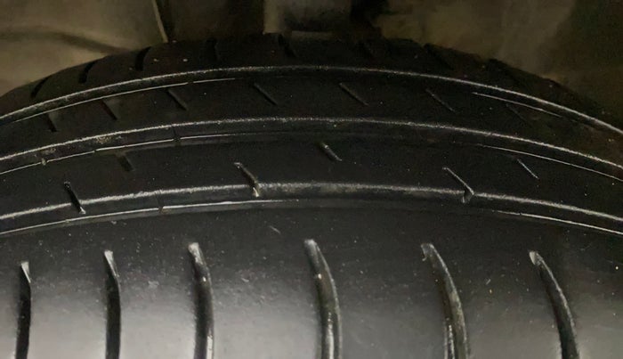 2016 Maruti Wagon R 1.0 VXI  ABS-AIRBAG, Petrol, Manual, 1,18,012 km, Left Front Tyre Tread