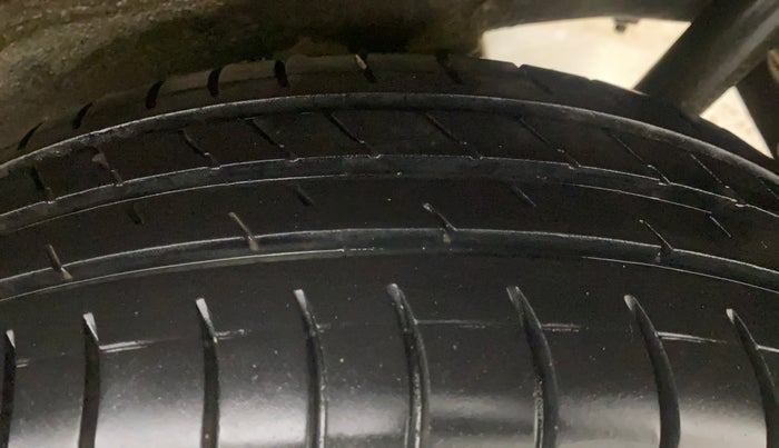 2016 Maruti Wagon R 1.0 VXI  ABS-AIRBAG, Petrol, Manual, 1,18,012 km, Left Rear Tyre Tread