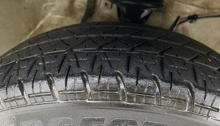 2019 Maruti Alto LXI CNG, CNG, Manual, 95,963 km, Right Front Tyre Tread