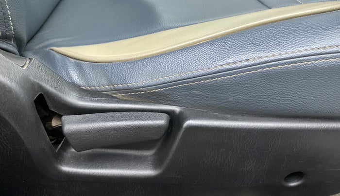 2019 Maruti Alto LXI CNG, CNG, Manual, 95,963 km, Driver Side Adjustment Panel