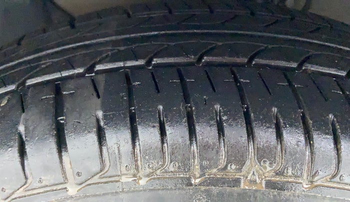 2018 Hyundai Elite i20 MAGNA EXECUTIVE 1.2, CNG, Manual, 36,778 km, Left Front Tyre Tread