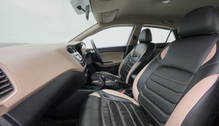 2018 Hyundai Elite i20 MAGNA EXECUTIVE 1.2, CNG, Manual, 36,778 km, Right Side Front Door Cabin