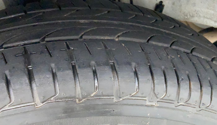 2018 Hyundai Elite i20 MAGNA EXECUTIVE 1.2, CNG, Manual, 36,778 km, Right Rear Tyre Tread