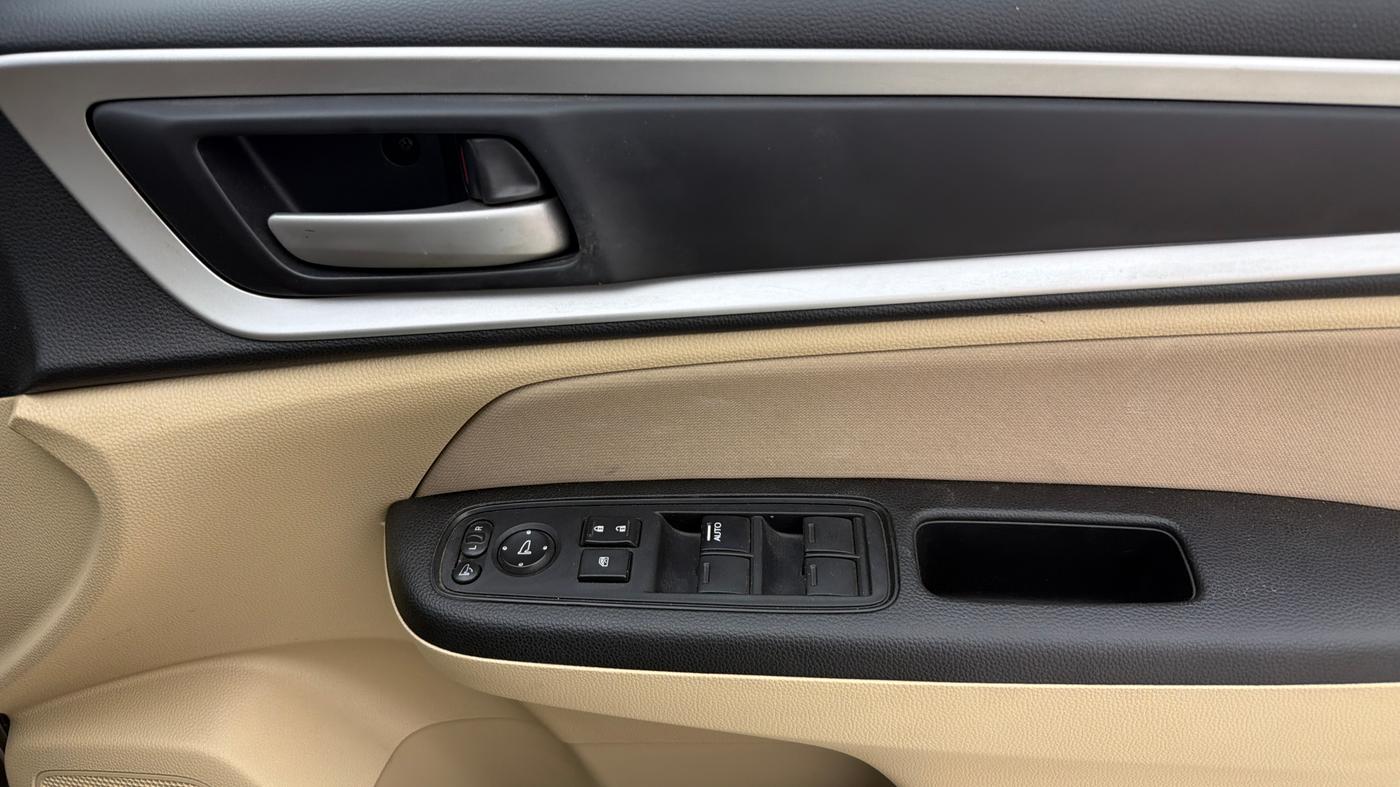 2022 Honda Amaze 1.2L I-VTEC VX CVT, Petrol, Automatic, 8,298 km, Driver Side Door Panels Control