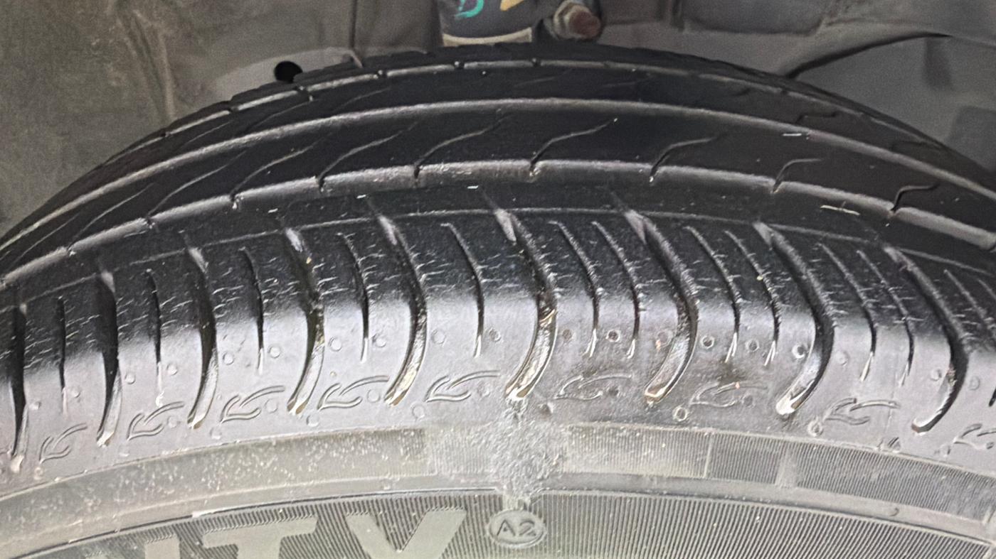 2022 Honda Amaze 1.2L I-VTEC VX CVT, Petrol, Automatic, 8,298 km, Right Front Tyre Tread