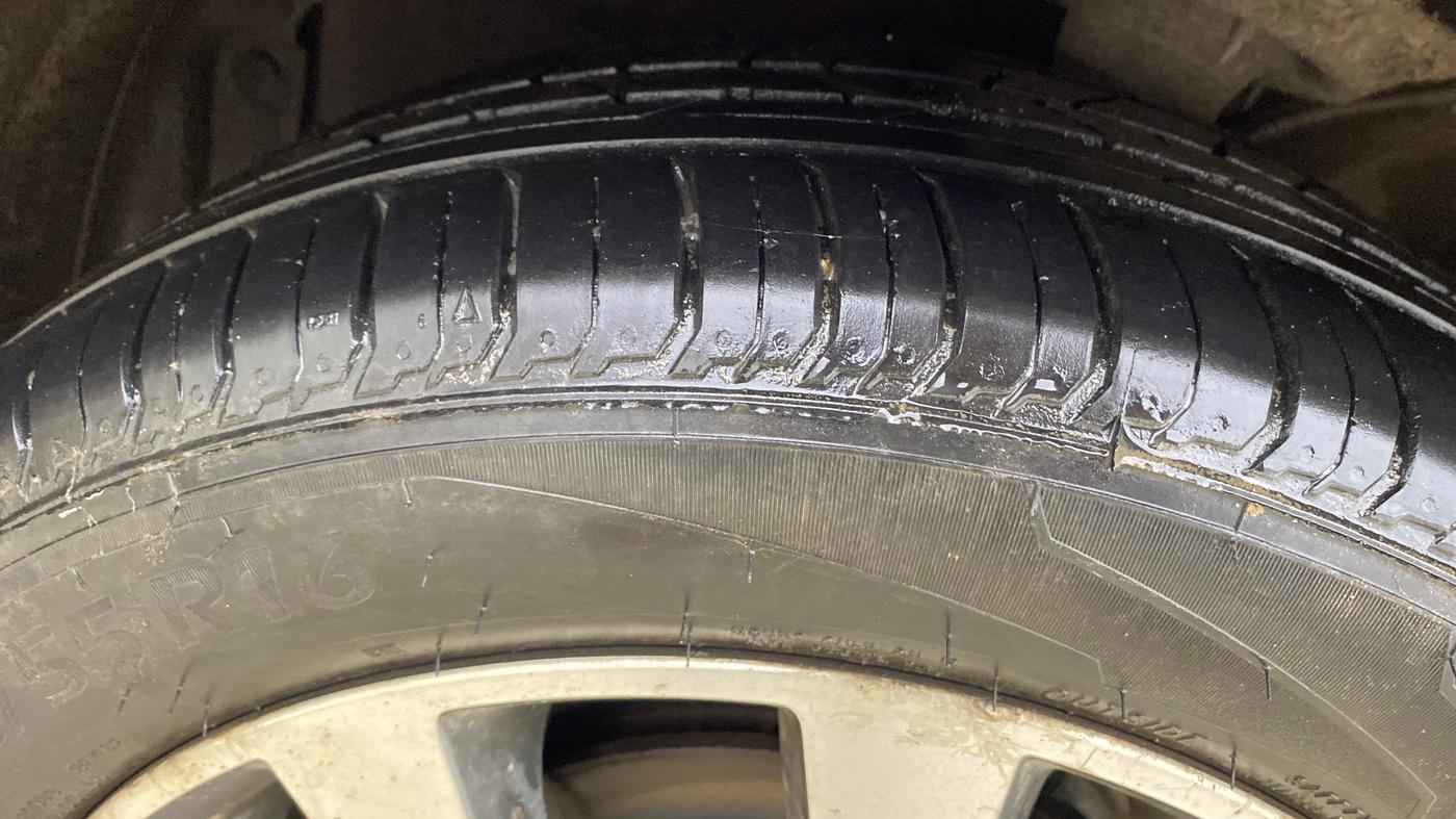2014 Hyundai Verna FLUIDIC 1.4 VTVT CX, Petrol, Manual, 38,338 km, Left Front Tyre Tread