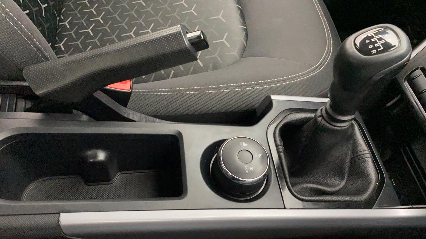 2020 Tata NEXON XM SUNROOF 1.2 RTN, Petrol, Manual, 27,665 km, Gear Lever