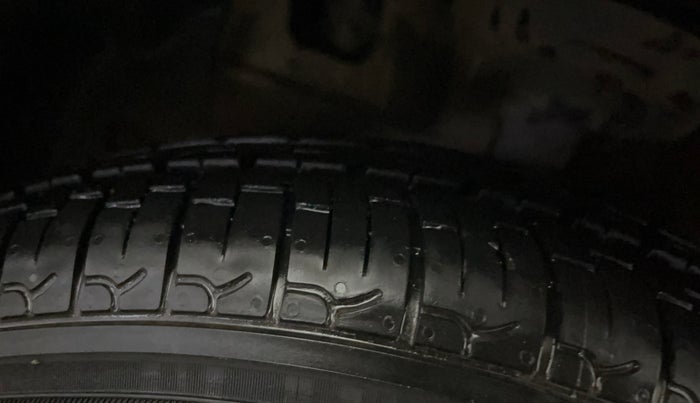 2021 Hyundai NEW SANTRO SPORTZ EXECUTIVE MT CNG, CNG, Manual, 83,292 km, Left Front Tyre Tread