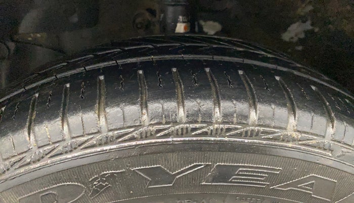 2014 Honda Brio S MT, Petrol, Manual, 27,848 km, Left Front Tyre Tread