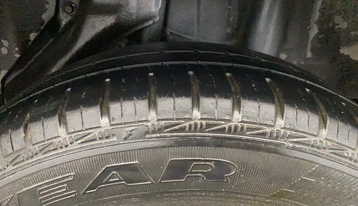 2014 Honda Brio S MT, Petrol, Manual, 27,848 km, Left Rear Tyre Tread