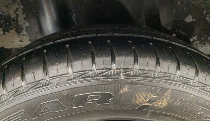 2014 Honda Brio S MT, Petrol, Manual, 27,848 km, Right Rear Tyre Tread