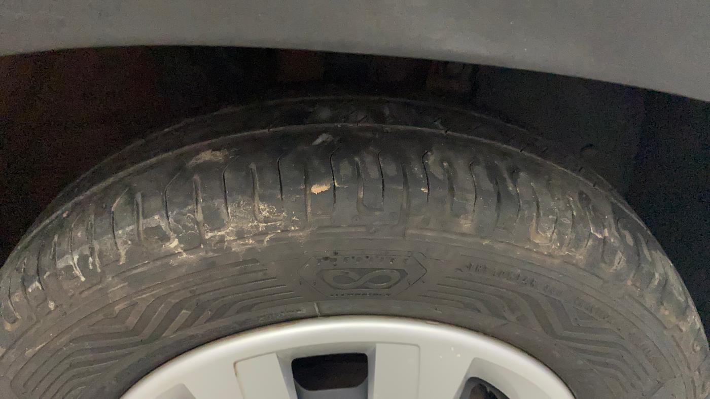 2018 Renault Kwid RXT 1.0 AMT, Petrol, Automatic, 56,942 km, Right Front Tyre Tread