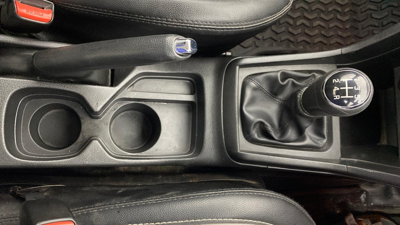 2022 Maruti Vitara Brezza VXI, Petrol, Manual, 24,938 km, Gear Lever