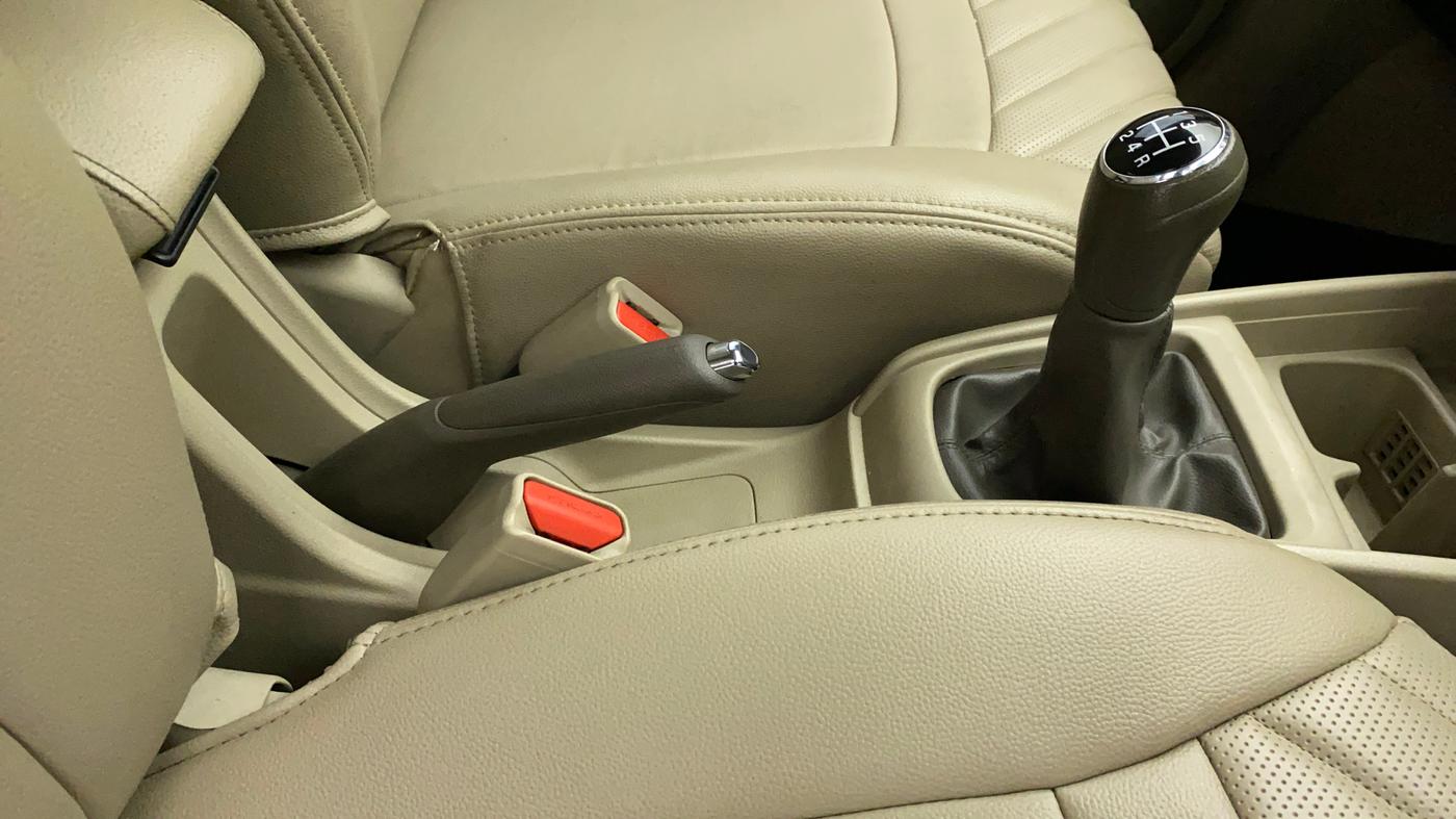 2018 Maruti Ertiga ZXI SHVS, Petrol, Manual, 26,180 km, Gear Lever