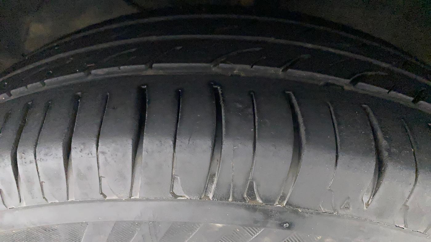 2018 Maruti Ertiga ZXI SHVS, Petrol, Manual, 26,180 km, Left Front Tyre Tread