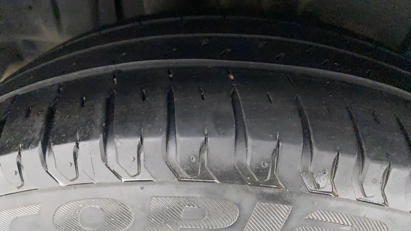 2018 Maruti Ertiga ZXI SHVS, Petrol, Manual, 26,180 km, Right Rear Tyre Tread
