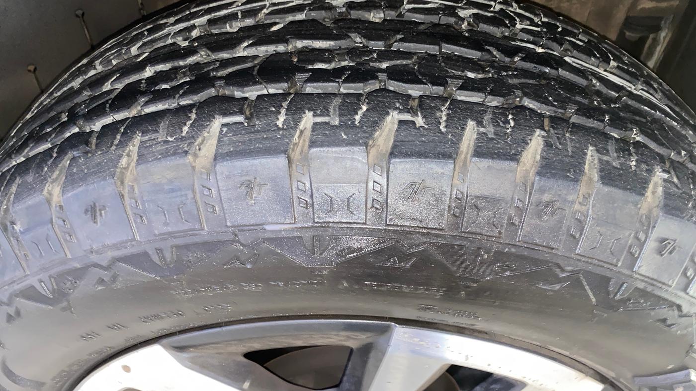 2025 Mahindra Thar Roxx  AX7 L Petrol AT 2WD, Petrol, Automatic, 29,898 km, Right Front Tyre Tread