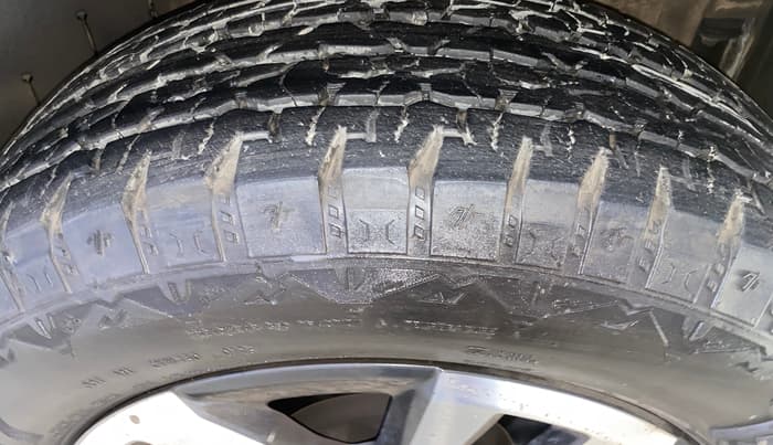 2025 Mahindra Thar Roxx  AX7 L Petrol AT 2WD, Petrol, Automatic, 29,898 km, Right Front Tyre Tread
