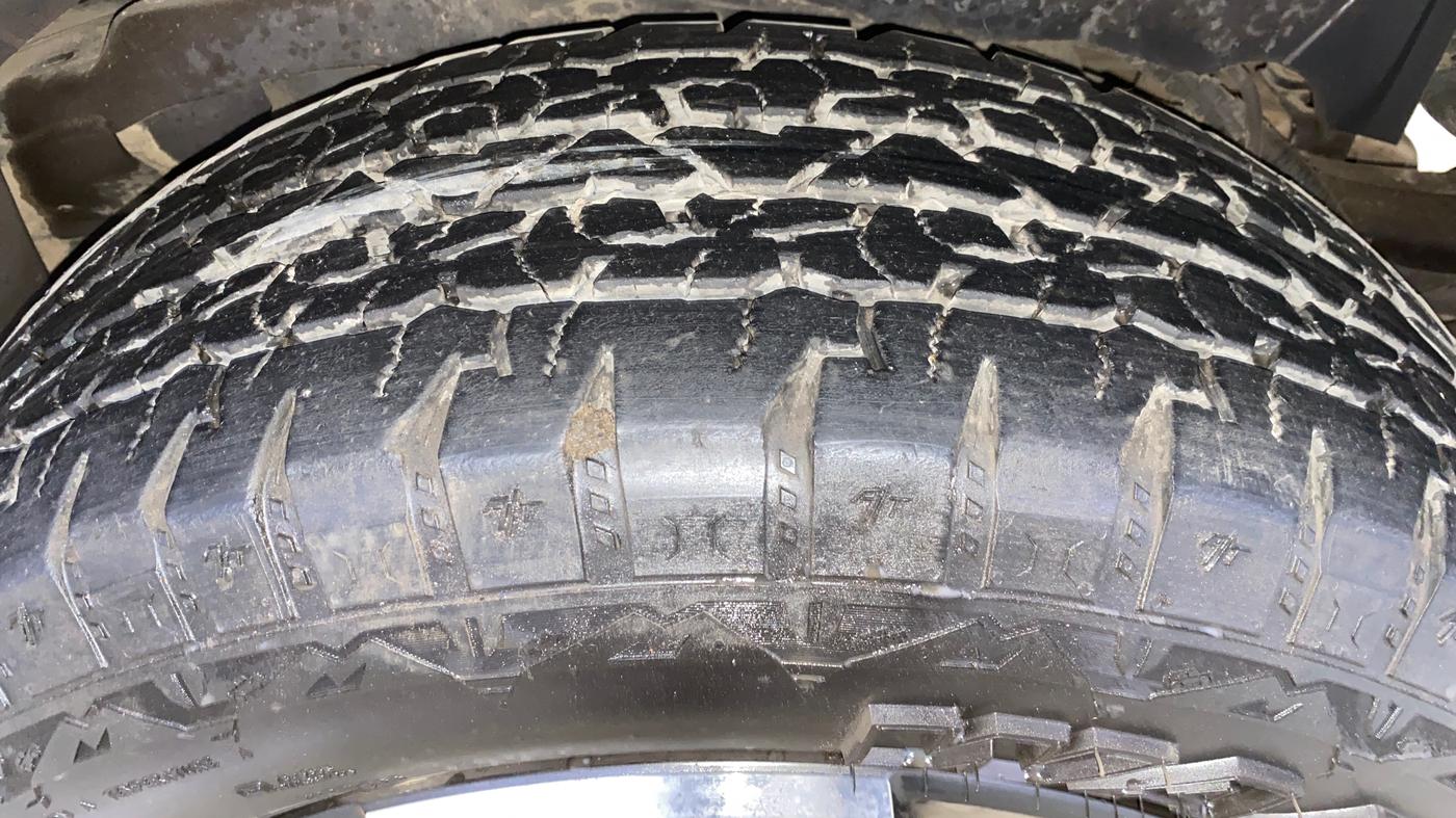 2025 Mahindra Thar Roxx  AX7 L Petrol AT 2WD, Petrol, Automatic, 29,898 km, Left Rear Tyre Tread