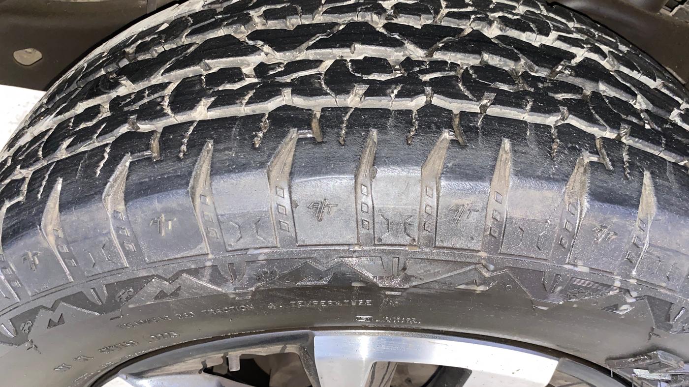 2025 Mahindra Thar Roxx  AX7 L Petrol AT 2WD, Petrol, Automatic, 29,898 km, Right Rear Tyre Tread