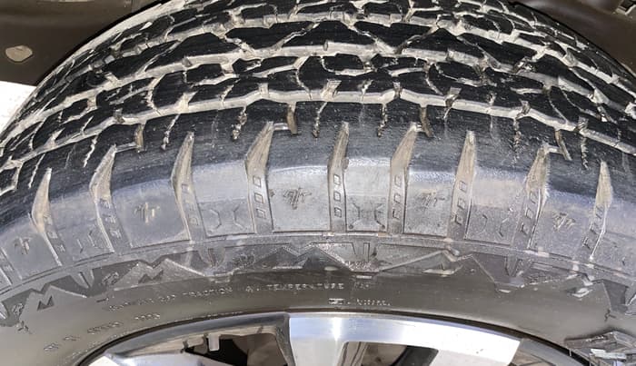 2025 Mahindra Thar Roxx  AX7 L Petrol AT 2WD, Petrol, Automatic, 29,898 km, Right Rear Tyre Tread