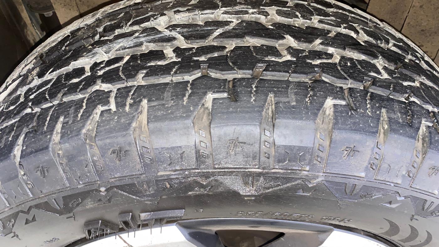 2025 Mahindra Thar Roxx  AX7 L Petrol AT 2WD, Petrol, Automatic, 29,898 km, Left Front Tyre Tread